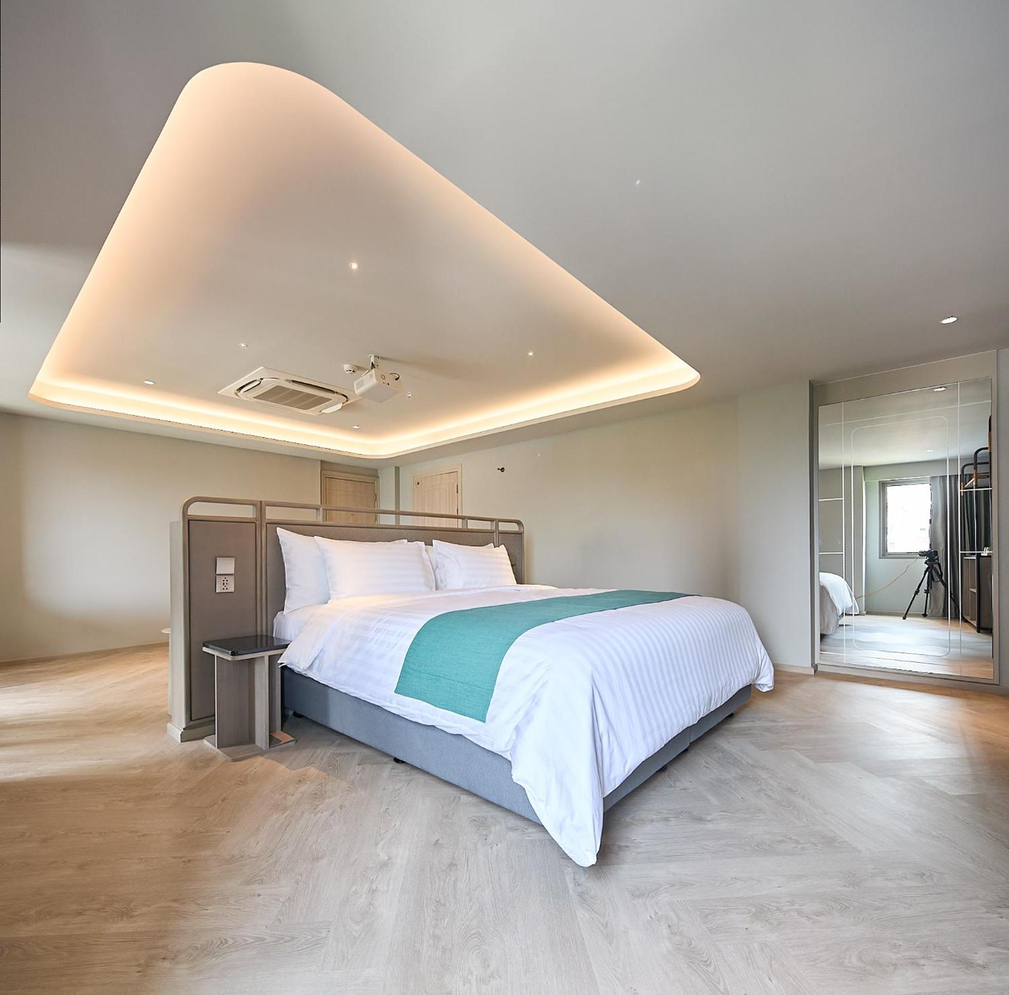 Hotel The Path Siam